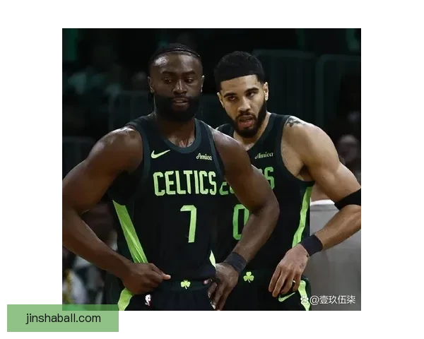 绿军双核对话揭秘 布朗塔图姆交流为全队定下节奏